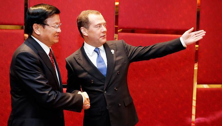 Дмитрий Медведев - Прают Чан-Оча - В Бангкоке Медведев провел ряд двусторонних встреч - vesti.ru - Россия - Таиланд - Бангкок - Бруней