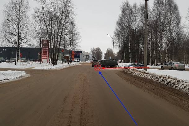 В Сыктывкаре пожилой водитель УАЗа не уступил девушке на Hyundai - bnkomi.ru - респ. Коми