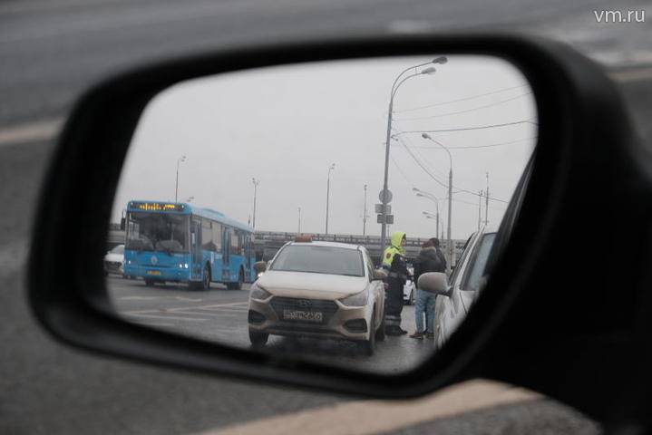 Элитная иномарка сбила человека на тротуаре в центре Москве - vm.ru - Москва