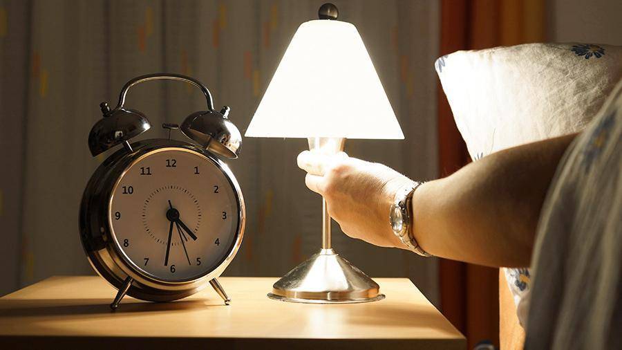 Сон с ночной лампой может привести к смертельным болезням сердца - ren.tv - Япония - Нара