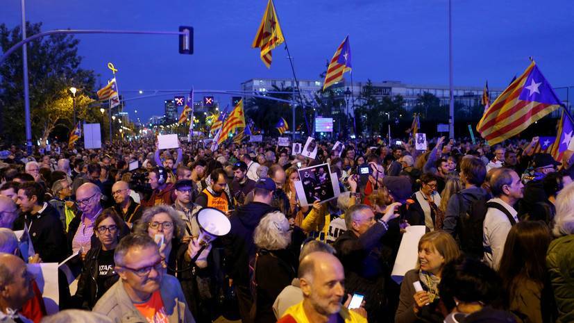 король Филипп VI (Vi) - В Барселоне начались акции протеста из-за визита короля Испании - russian.rt.com - Испания