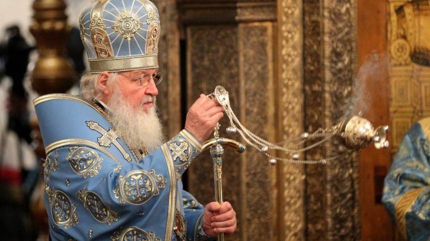 патриарх Кирилл - Патриарх Кирилл возглавил литургию в Успенском соборе Кремля - 5-tv.ru - Русь
