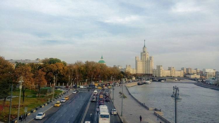 Спасатели вытащили мужчину из Москвы-реки в районе Крымского моста - polit.info - Москва