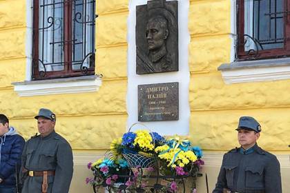 Эдуард Долинский - На Украине открыли мемориальную доску гауптштурмфюреру СС - lenta.ru - Украина - Польша - Ивано-Франковская обл. - Калуш