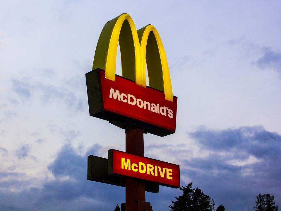 Глава McDonald's уволен из-за романа с коллегой - Cursorinfo: главные новости Израиля - cursorinfo.co.il