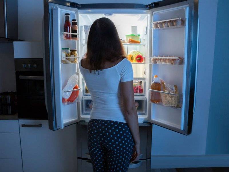 Решила узнать, чем питается моя подруга-богачка и заглянула в ее холодильник - readovka.news