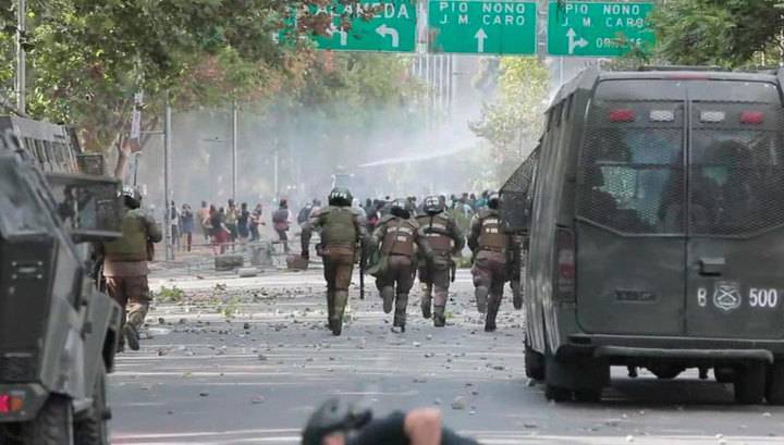 Себастьян Пиньера - Столица Чили вновь охвачена протестами - vesti.ru - Россия - Чили - Сантьяго