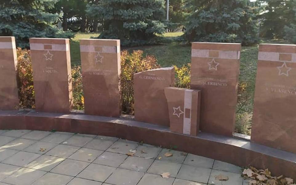 Андрей Нэстасе - Памятник герою СССР разрушили в Молдавии - m24.ru - Кишинев