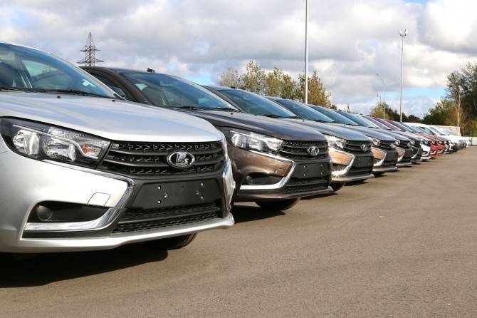 Продажи LADA Vesta в октябре упали на 22% - autostat.ru - Россия