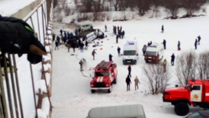 В Забайкалье при падении автобуса в реку погибли четыре пассажира - vesti.ru - Забайкальский край - Чита - Сретенск