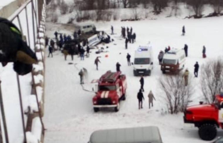 Видео с места падения автобуса в Забайкалье появилось в Сети - news.ru - Забайкальский край - район Сретенский