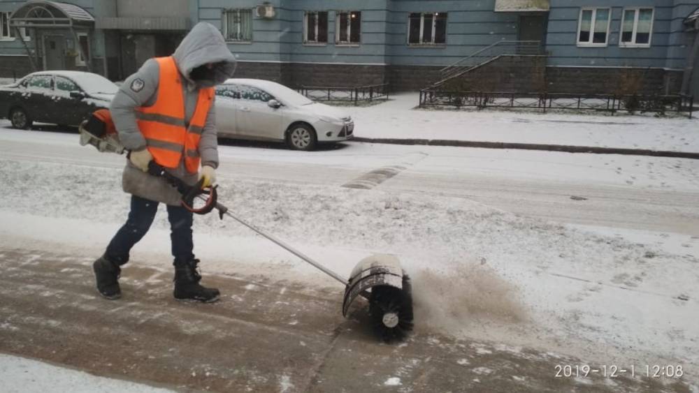 500 дворников 1 декабря вышли на уборку снега в Красносельском районе - wvw.daily-inform.ru - Санкт-Петербург - район Красносельский