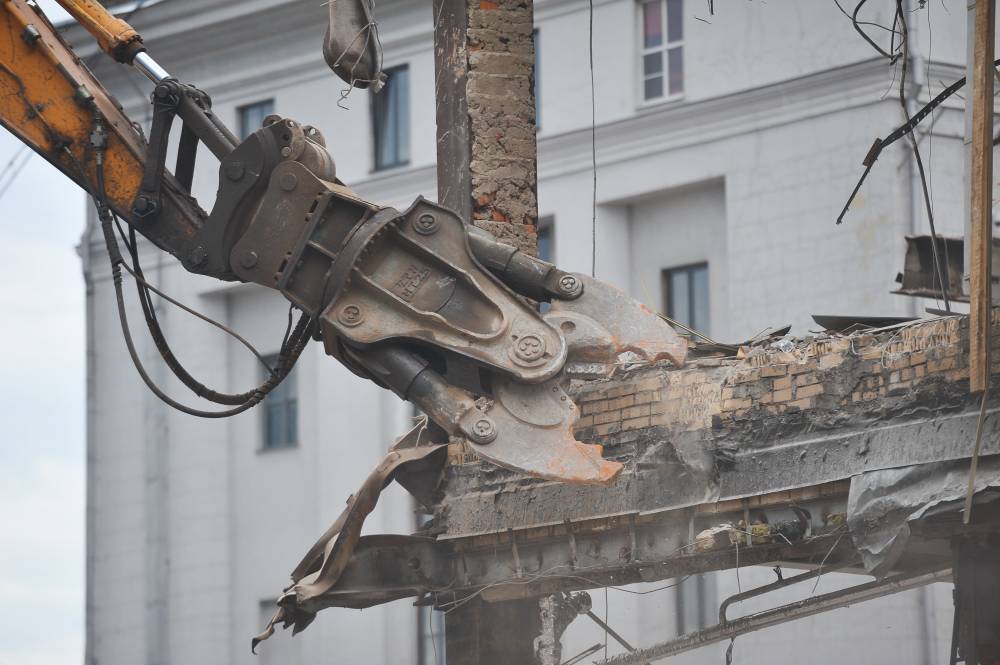 Незаконно построенный шинный центр снесли в ТиНАО - vm.ru