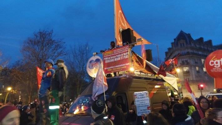 Филипп Эдуар - Правительство Франции пошло на уступки протестующим из-за пенсионной реформы - polit.info - Франция