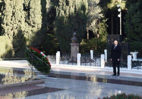 Ильхам Алиев - Гейдар Алиев - Али Асадов - Ильхам и Мехрибан Алиевы посетили могилу общенационального лидера - eadaily.com - Азербайджан