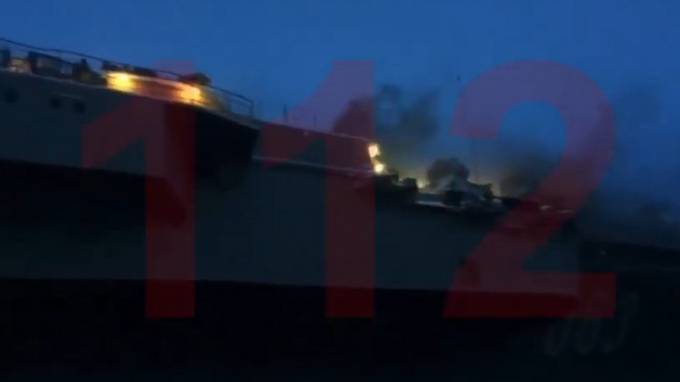 Площадь пожара на "Адмирале Кузнецове" выросла до 600 кв. м - piter.tv