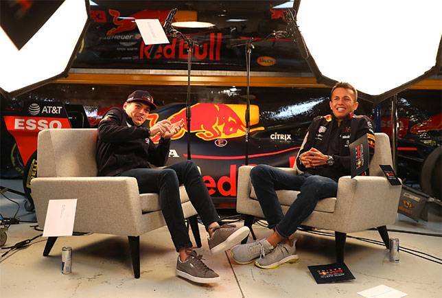 Максим Ферстаппен - Александер Элбон - Ферстаппен и Элбон веселятся на базе Red Bull Racing - f1news.ru