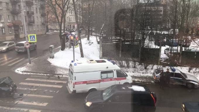 В Выборге автомобиль полиции столкнулся с хэтчбэком - piter.tv - Ленинградская обл.