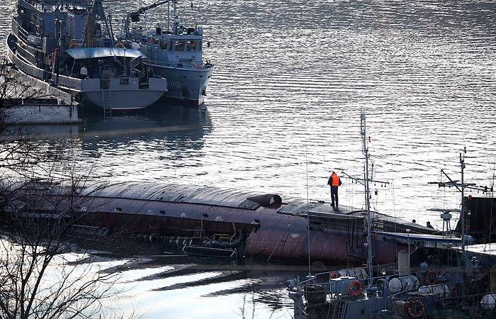 Михаил Развожаев - В районе затопления дока в Севастополе произошел разлив нефтепродуктов - theins.ru - Севастополь - Экология