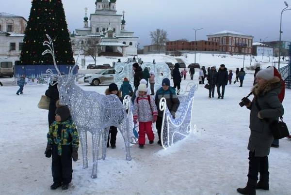 Новый год приходит: «Уралкалий» подарил жителям Соликамска новогодний ледовый городок - nakanune.ru - Соликамск