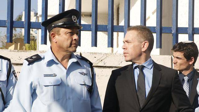 Гилад Эрдан - Эффект выборов: полиция Израиля целый год работает без генинспектора - vesty.co.il