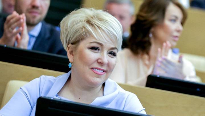 Ирина Гусева - Депутат сравнила бедных с уголовниками и теперь объясняет свои слова - vesti.ru