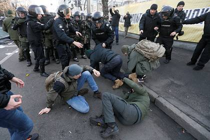 Зорян Шкиряк - Названо число пострадавших на протестах в Киеве полицейских - lenta.ru - Украина - Киев