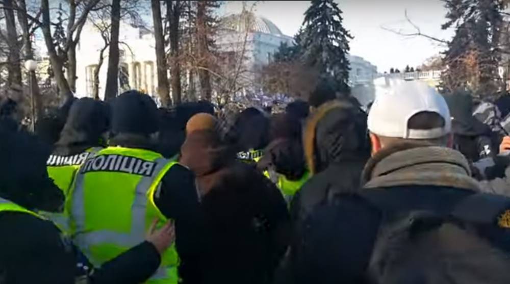 Зорян Шкиряк - Увеличилось число пострадавших полицейских при столкновениях у Верховной рады - vm.ru - Украина - Протесты