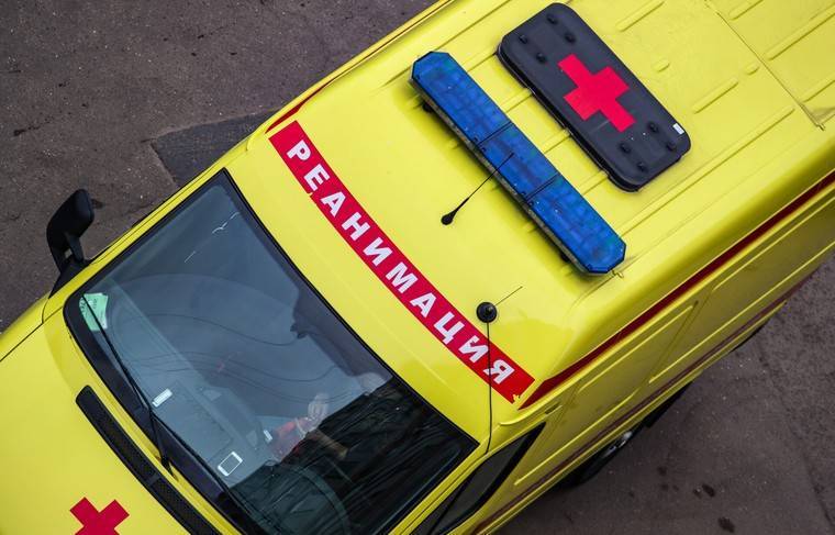 Врачи скорой выронили пациентку на трассу - news.ru