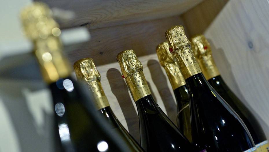 Павел Титов - Российские производители предупредили о сокращении выпуска шампанского - dp.ru - Россия