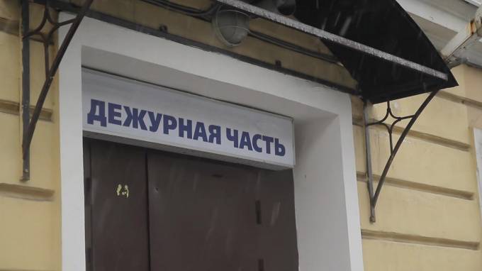 На Сахалин - На Сахалине полицейские избили военнослужащего из-за фамилии - piter.tv - Военный