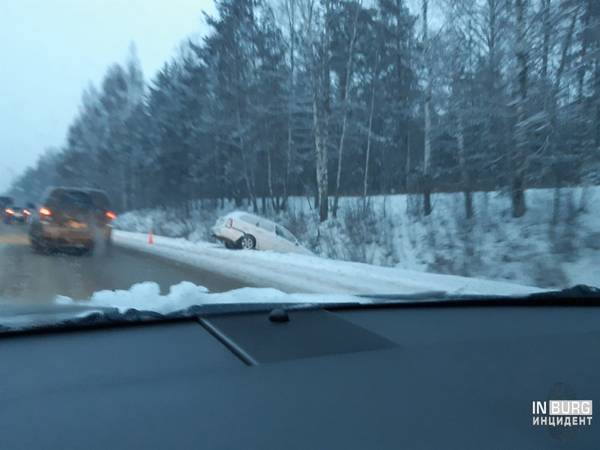 Свердловские трассы накроет сильный снег с метелями. Водителей просят отнестись с пониманием - nakanune.ru