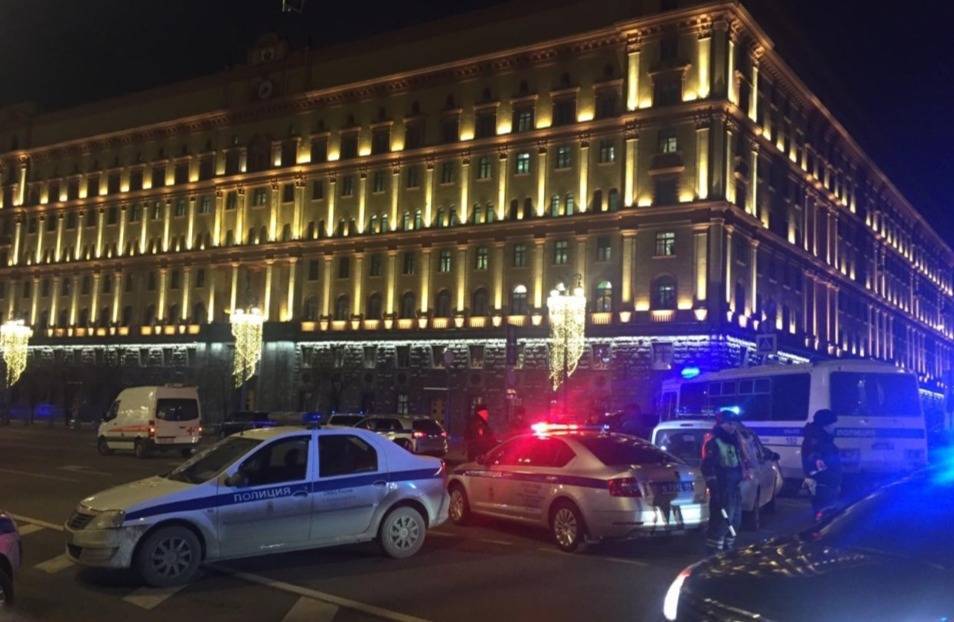 Анна Тищенко - Стало известно, как выглядел нападавший на здание ФСБ - vm.ru - Москва