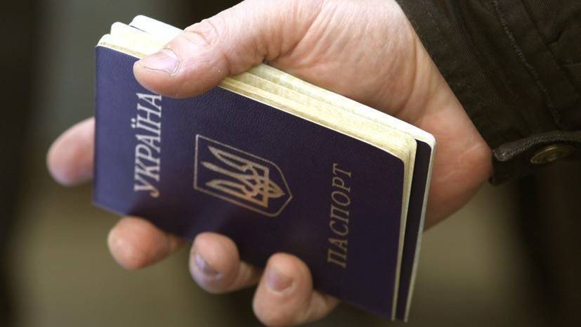 Артем Туров - В Госдуме оценили решение Киева запретить выезд в Россию по внутренним паспортам - russian.rt.com - Россия - Украина - Киев
