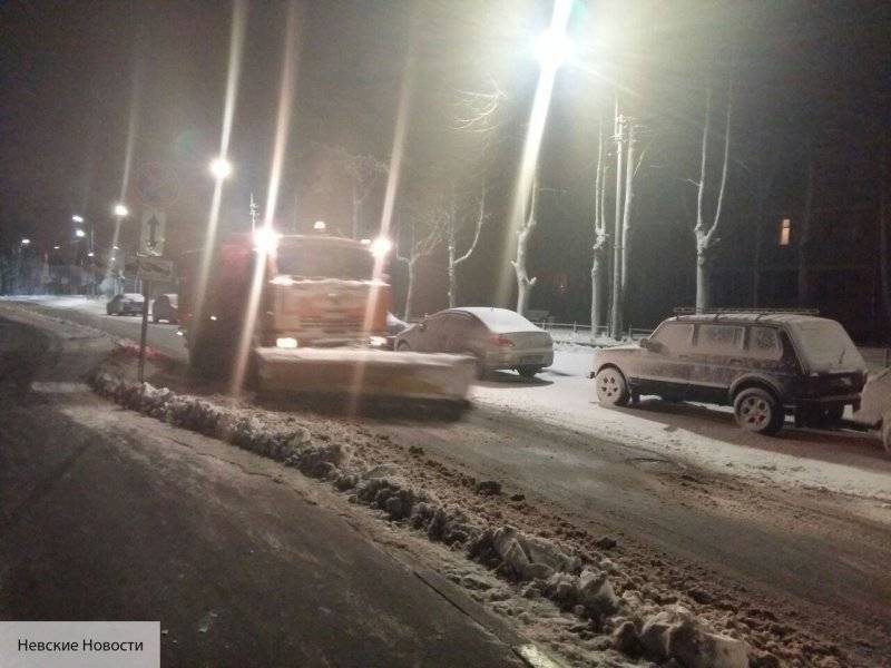 Коммунальные службы очищают улицы Петербурга от ночного снега - politros.com - Санкт-Петербург