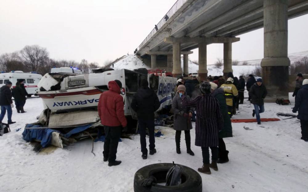 19 человек погибли в упавшем с моста автобусе - zr.ru - Сретенск