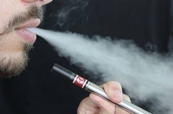 Иван Мельников - Госдума отложила рассмотрение проекта о приравнивании электронных сигарет к табаку - pnp.ru