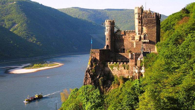 Интересные места Германии: замок Рейнштайн - germania.one - земля Рейнланд-Пфальц