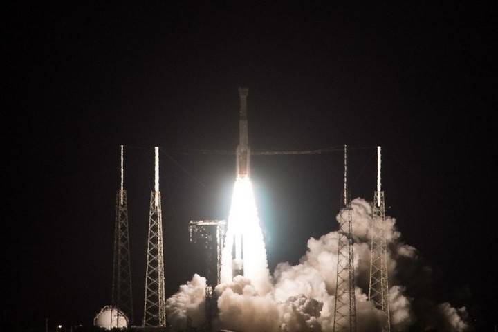 Atlas V (V) - США запустили к МКС корабль с искусственной женщиной - mk.ru - Москва