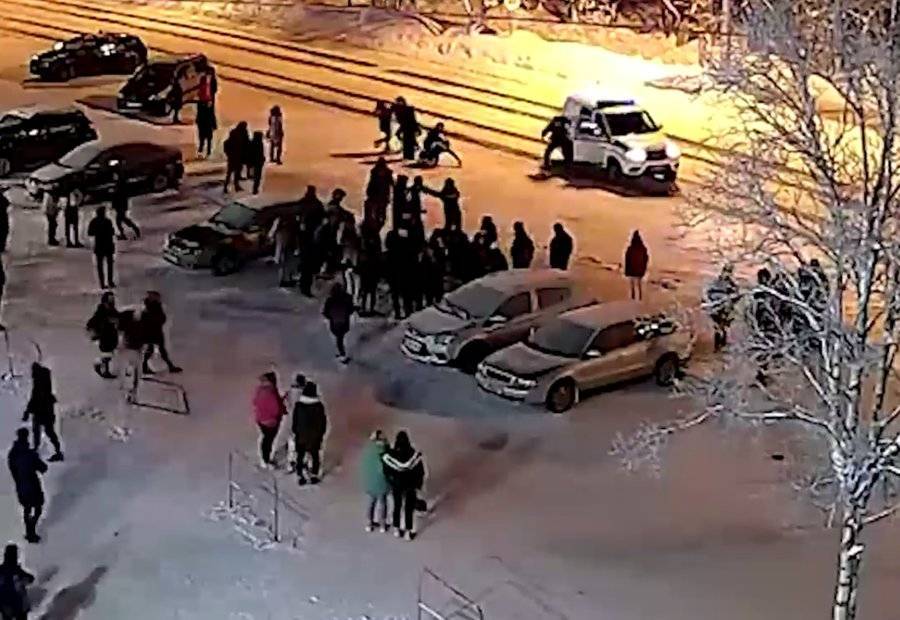 Толпа подростков избила полицейских под Мурманском - m24.ru - Мурманская обл. - Апатиты