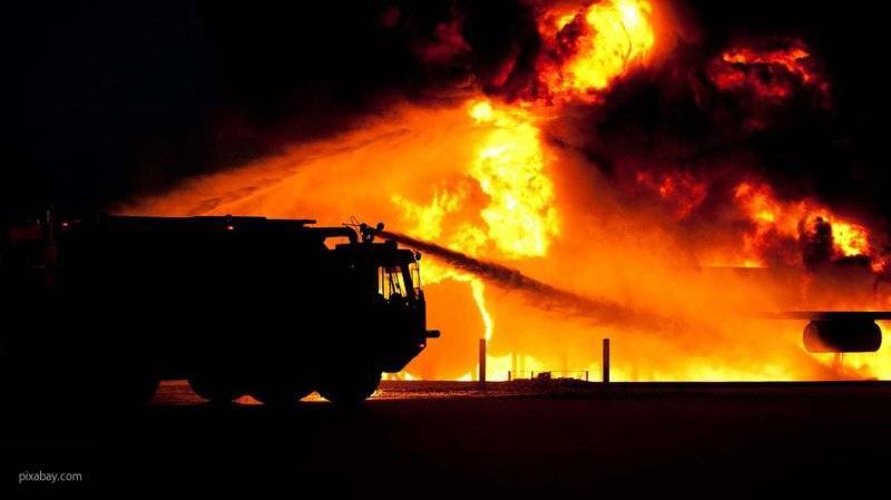 Поезд тушит пожар на заводе в Уфе - nation-news.ru - Башкирия - Уфа