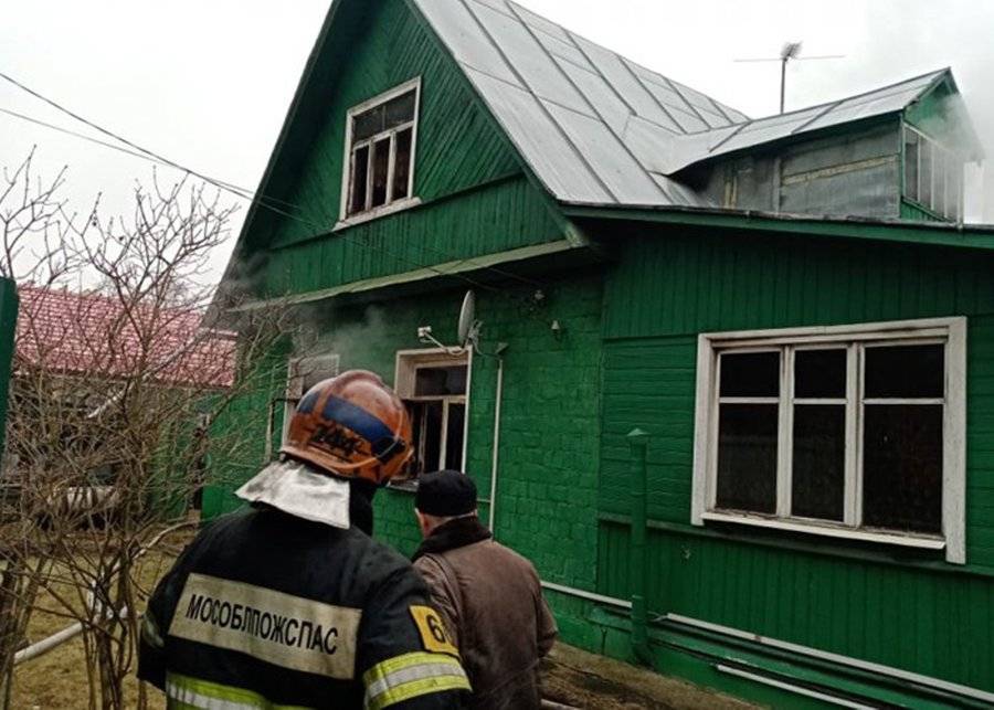 Два человека сгорели при пожаре в жилом доме в Подмосковье - m24.ru - Москва - Московская обл. - Звенигород