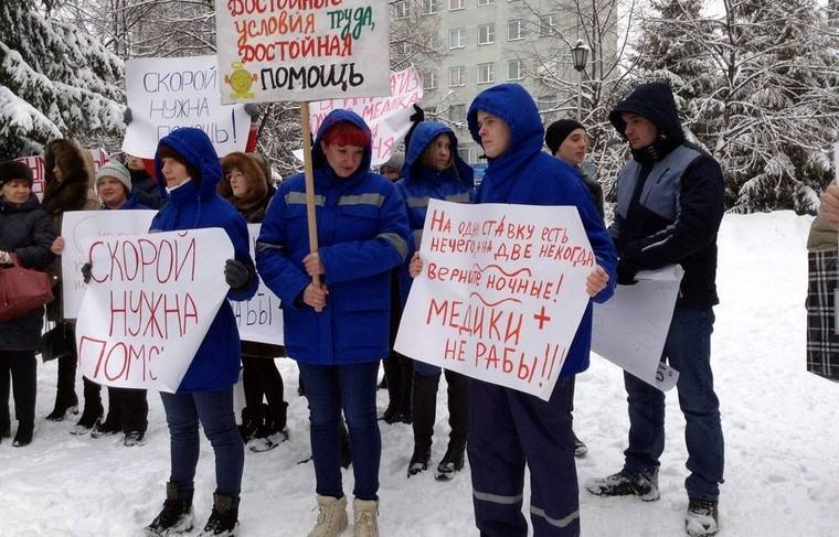 Сергей Комлев - Работники скорой помощи вышли на пикет в Новосибирске - news.ru - Новосибирск - Протесты