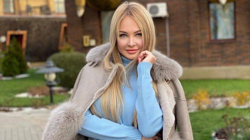 Дарья Пынзарь - «Шикарная»: Дарья Пынзарь порадовала фанатов фото в бикини и шапочке Санты - 5-tv.ru