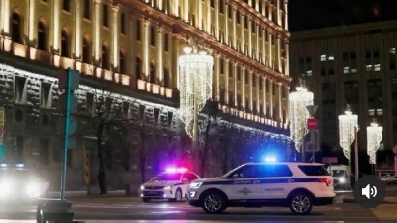 Евгений Манюров - Журналистка Baza подала заявление в СК после избиения во время обыска в квартире открывшего стрельбу на Лубянке - theins.ru