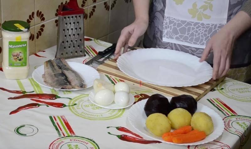 Эксперт рассказал, как выбрать рыбу для салата «Селедка под шубой» - vm.ru - Москва