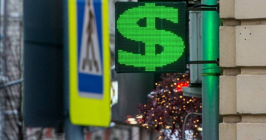 Курс доллара на Мосбирже опустился ниже 62 рублей впервые с 12 июля 2018 года - m24.ru