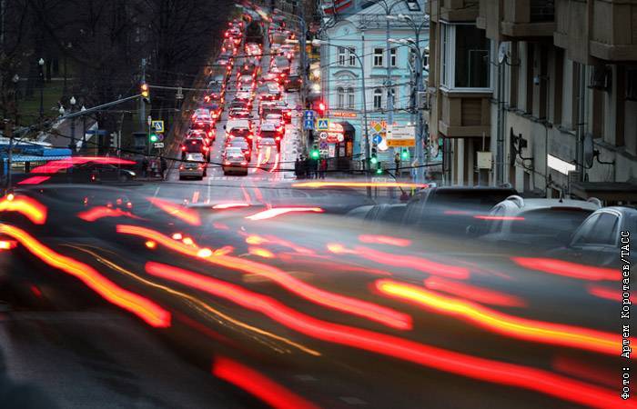 Москвичам посоветовали отказаться от поездок на личных авто вечером в среду - interfax.ru - Москва