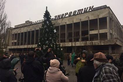 В Припяти впервые после Чернобыльской аварии установили новогоднюю елку - lenta.ru - Украина - Припять