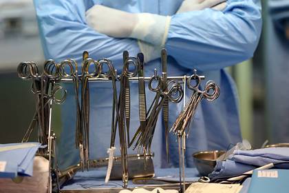 Хирурги заставили пациента заплатить крупную сумму во время операции - lenta.ru - Китай - провинция Ганьсу